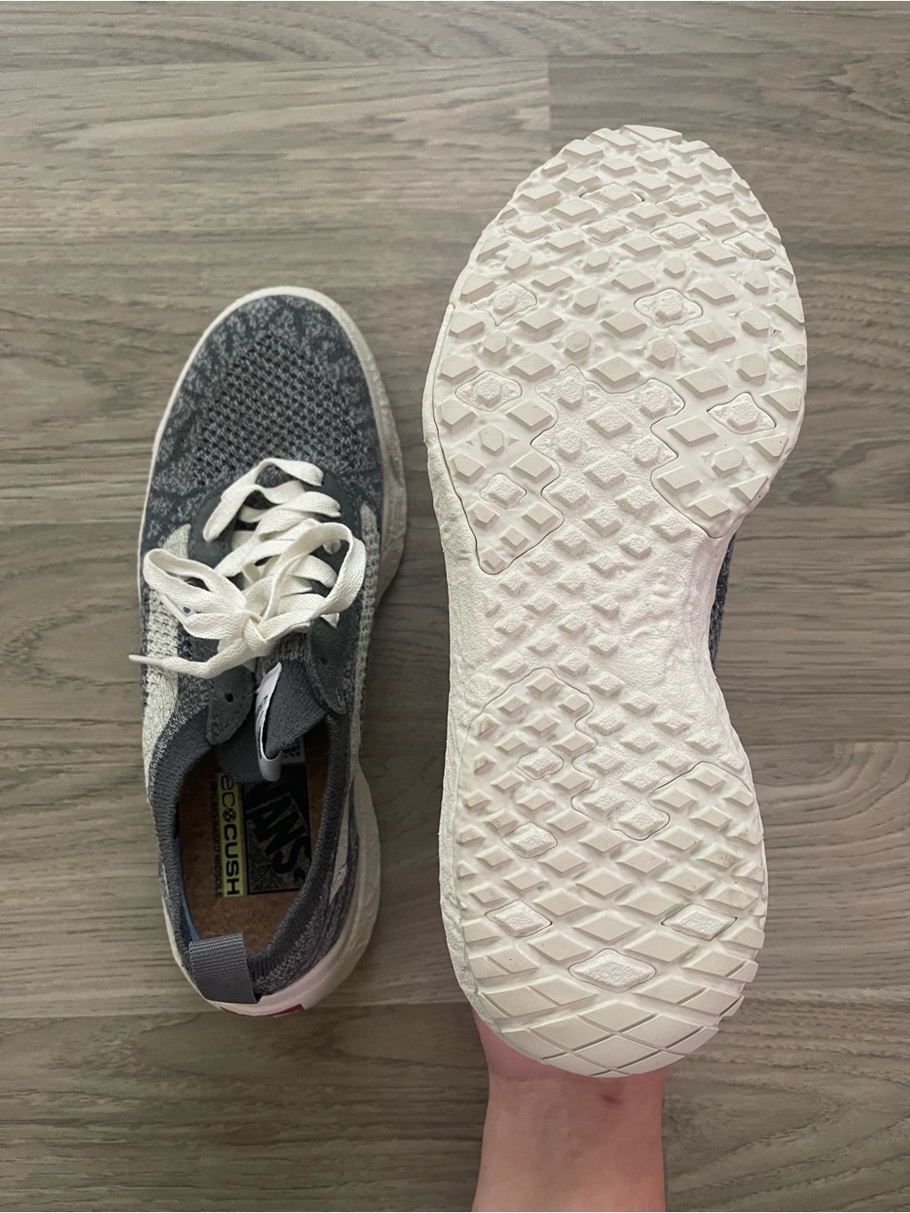 Vans UltraRange VR3 Gray and White Knit Runner Cork Cushion Sneakers Women’s 8.5 - Picture 4 of 6